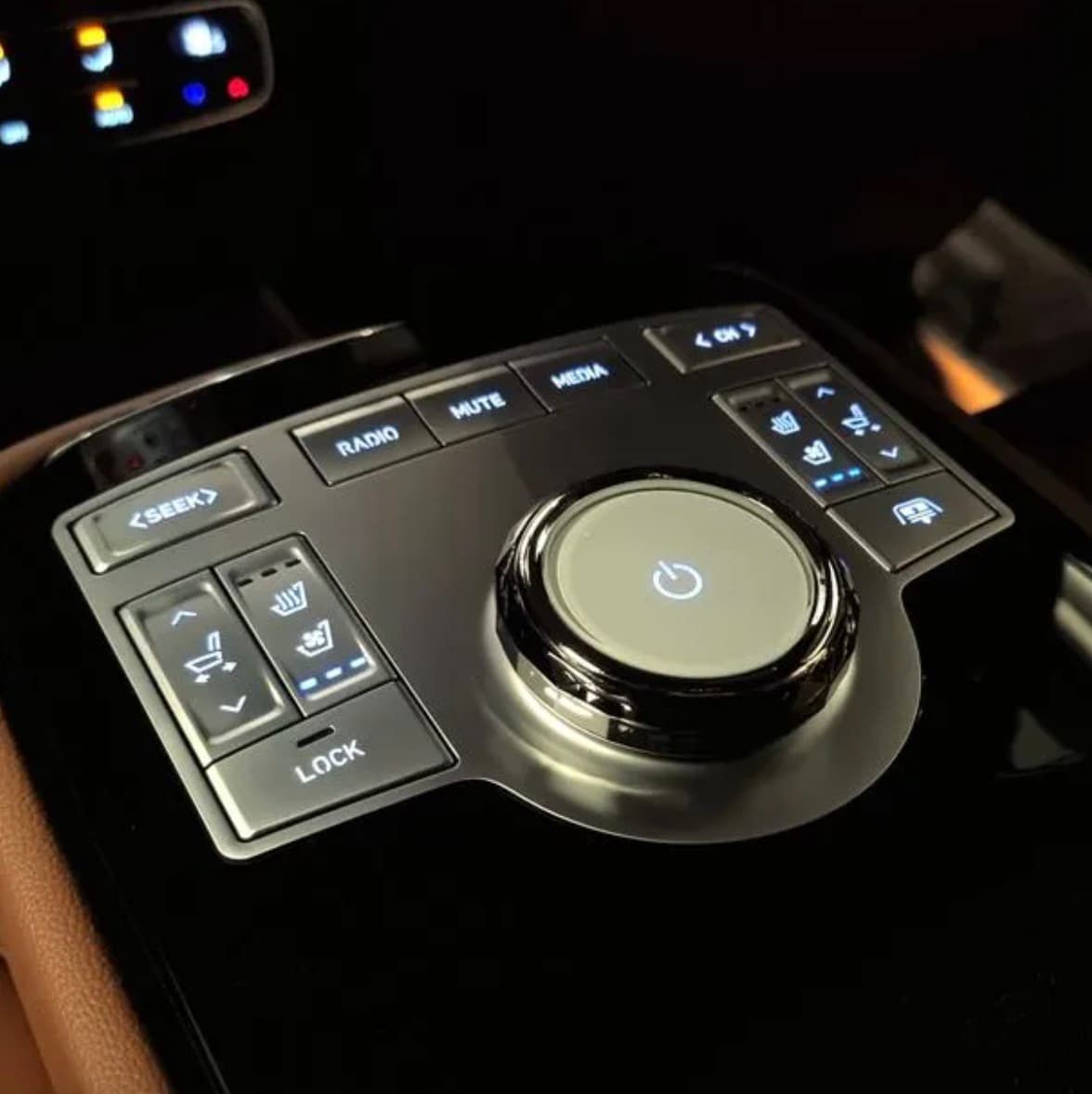 2023-G80-jogdial-rear