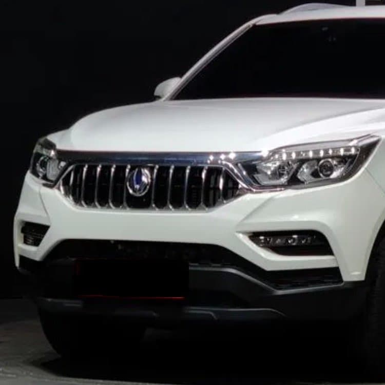 rexton_khan_front_2020